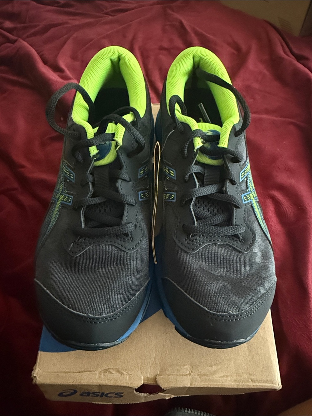Asics Gel-Cumulus 23-S Black Running Shoes with Neon Green Lining, Size: 4.5Y